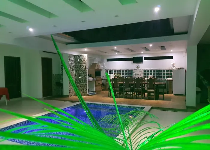 MANSÃO FRENTE A PRAIA - Locação de Suítes Privativas com Área de Lazer